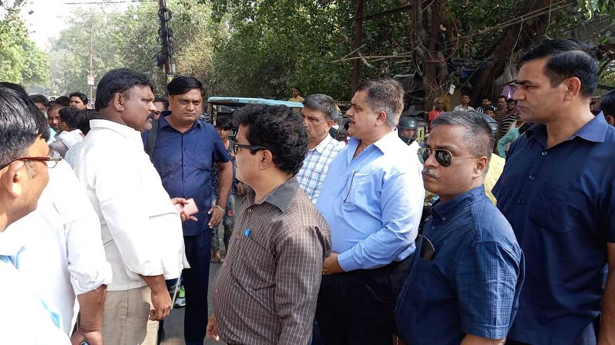 नगर आयुक्त के निर्देश पर बाजारों की व्यवस्था को संभालने के लिए जोनल प्रभारी अलर्ट